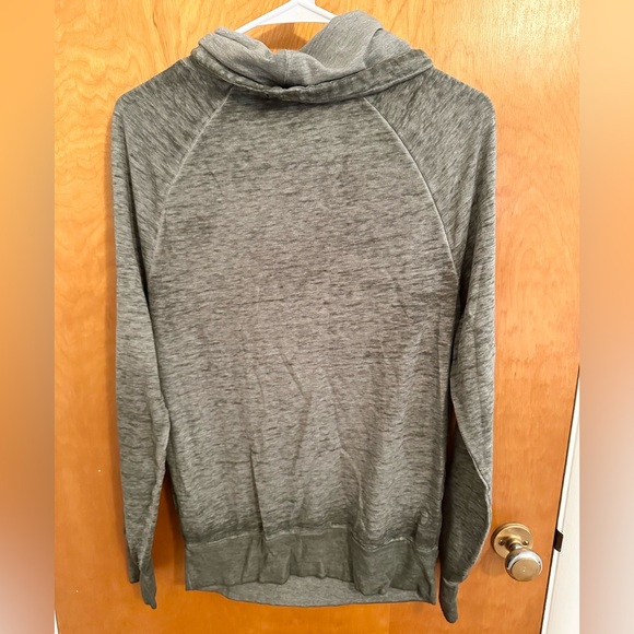 Derek Heart size small sweatshirt - Picture 3 of 3